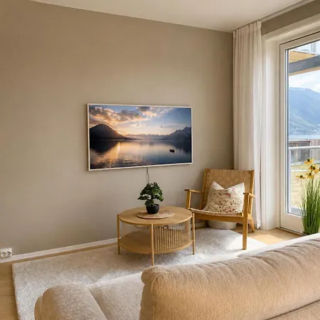 Apartment Beautiful Oceanfront L Balcony & Amazing View Tromsø