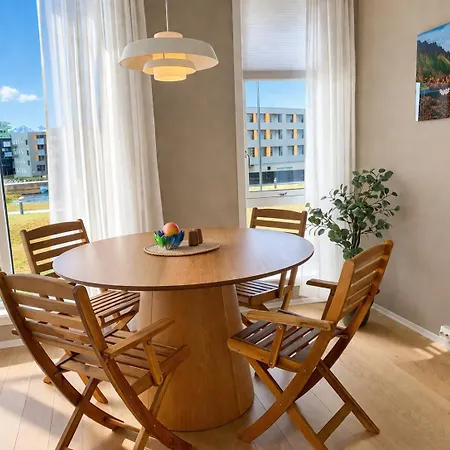 Beautiful Oceanfront L Balcony & Amazing View Apartment